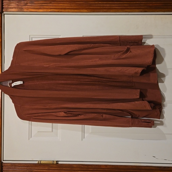 Athleta Pranayama Open front Nirvana Wrap - Berry Small - Picture 2 of 10